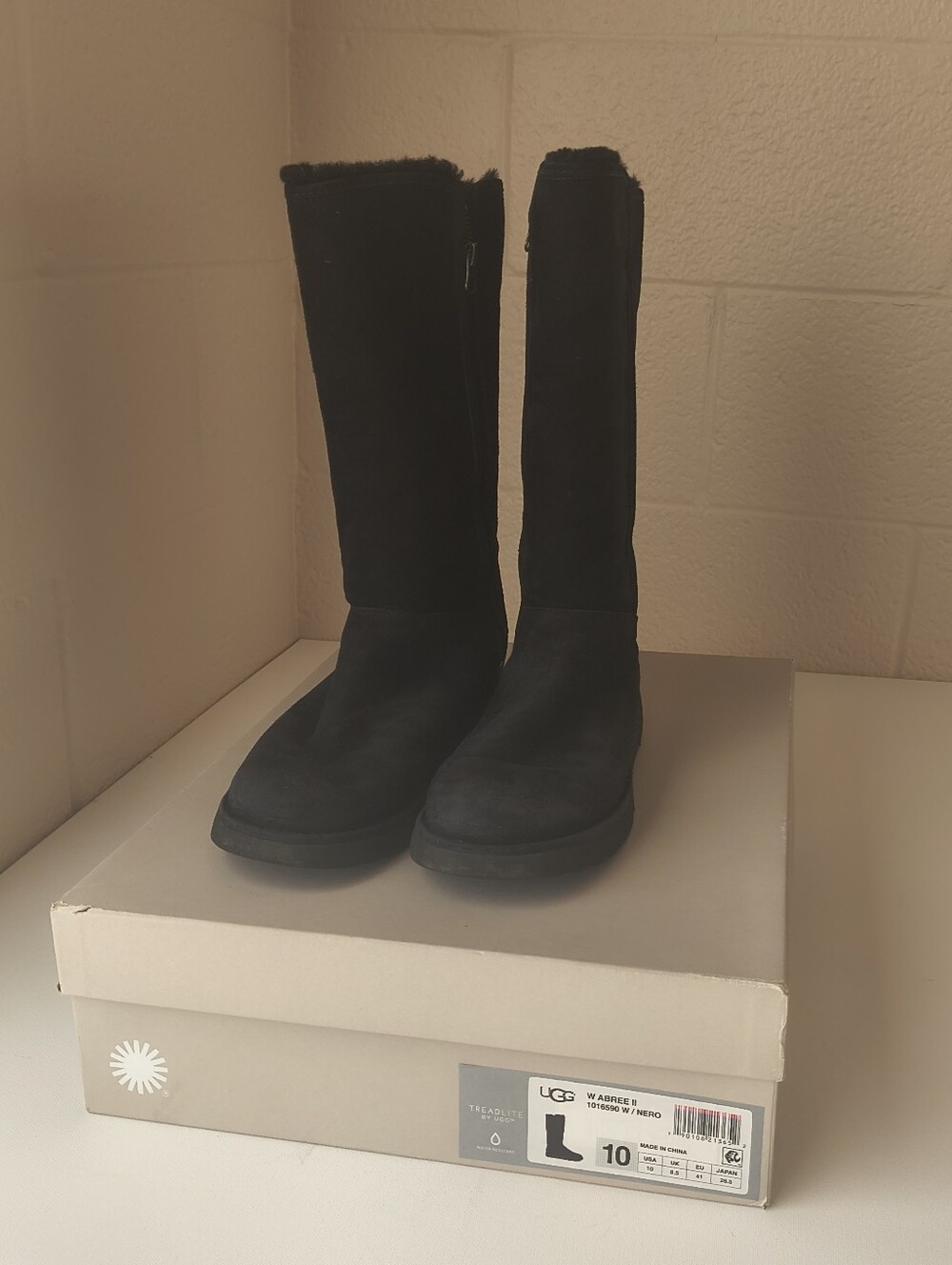 UGG ABREE II Boots - Size 10
